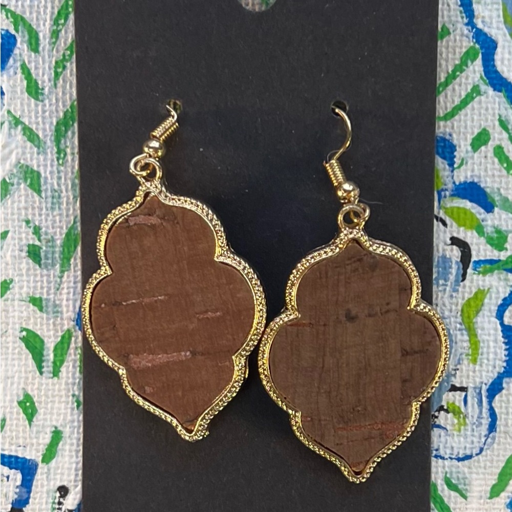 Wonderful geometric and modern, but conservative earrings